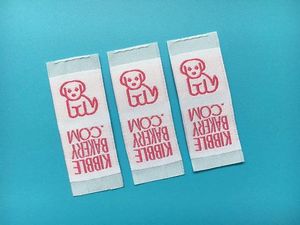 Etiquetas ultrafinas de tejido satinado suave, ideales para camisetas; cómodas y no irritantes, aptas para coser en etiquetas de prendas. - Product Image 1