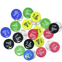 Étiquette NFC autocollante durable anti-métal 1356 MHz ISO14443A pour surfaces métalliques