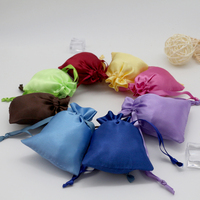 Sacs cadeaux personnalisables en satin de soie gaufré avec cordon de serrage, 8*11cm, pour bonbons, faveurs de mariage, café en grains, emballage de rangement