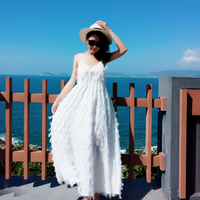 Famille correspondant élégant fête de mariage Spaghetti sangle fourrure 3d blanc robe de soirée col en v blanc vacances robes de plage