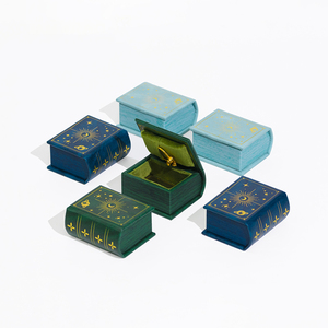 FORTE PACKAGING Boîte à bijoux de luxe en cuir PU, nouveau design, logo personnalisé, emballage pour bague et collier Magic Tome - Product Image 1