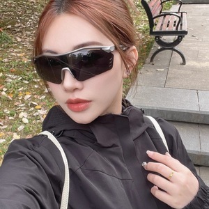 แว่นกันแดดโพลาไรซ์สำหรับปั่นจักรยาน กรอบ PC แบบเต็มขอบ ป้องกันลม แว่นตากีฬาสำหรับกิจกรรมกลางแจ้ง - Product Image 4