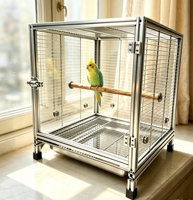 Cage d'élevage de perroquets sur mesure, structure fiable en profilés d'aluminium 6063 T5 et accessoires en acrylique robustes pour plusieurs espèces de perroquets