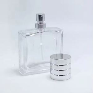 Vente en gros de flacons de parfum carrés en verre de 50 ml et 100 ml, couleur personnalisée, col serti, vaporisateur avec logo imprimé en or et boîte - Product Image 1