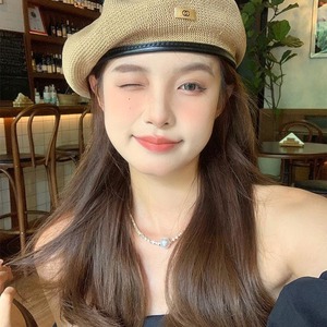 Nouveau Béret d'été fin et respirant pour femme, style rétro en métal, avec bord en cuir, chapeau de peintre tendance pour usage quotidien, en tissu tissé, taille adulte - Product Image 1