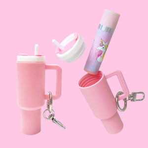 Porte-clés en forme de gobelet rose avec <span class=keywords><strong>baume</strong></span> à lèvres hydratant aromatisé aux fruits et vitamine E 4g, logo personnalisé pour les filles et les enfants - Product Image 3