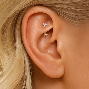 Boucle d'oreille piercing barbell classique en or 18 carats et argent sterling S925, avec trèfle à trois zircons et double extrémité incurvée à filetage interne - Product Image 5