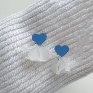 Boucles d'oreilles à nœud en pompon Silver Needle Cute Girl, boucles d'oreilles asymétriques nuage douces et uniques {Boucles d'oreilles pour femmes} - Product Image 4