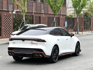 Changan UNI-V 2.0T 8AT Edición Jinqing 2025, Auto Usado, 10000 km, Bajo Kilometraje, Volante a la Izquierda, Sedán Deportivo Fastback, Vehículo de Gasolina para Exportación - Product Image 3