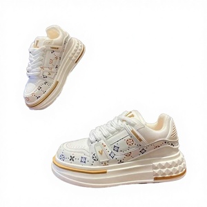Zapatillas de Running de Invierno a la Moda, Diseño que Aumenta la Altura, Suela Gruesa de Malla, Suela Exterior de Goma, Cierre con Cordones, Estampado Moderno - Product Image 2