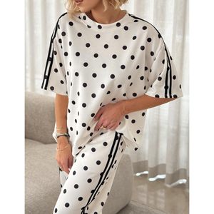 Conjunto de 2 Piezas para Mujer FOXA, Camiseta de Manga Corta con Estampado de Lunares y Pantalones con Rayas Laterales, Atuendo Casual Transpirable para Todas las Temporadas - Product Image 3