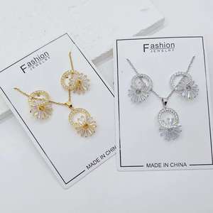 Conjunto de collar de pendientes de flores geométricas de diseño creativo, joyería para mujer, conjuntos de joyería nupcial de circón para boda - Product Image 1