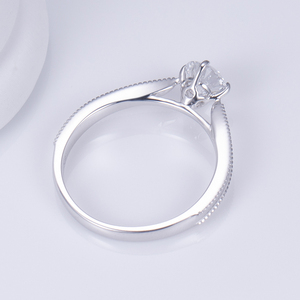 Anello Solitario MS-582 in Oro 18k con Diamante Sintetico Personalizzato - Product Image 4