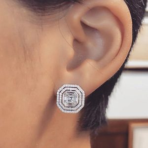 Orecchini a Perno Geometrici Traforati per Donne, Accessori Eleganti e Minimalisti per Abiti - Product Image 4