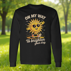 Camiseta de manga larga con diseño de rayos de sol, unisex, cuello redondo, impresión digital, On My Way To Brighten Your Day - Product Image 3