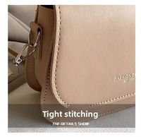 Sac bandoulière en cuir PU imperméable avec logo personnalisé, couleur unie minimaliste, sac à main avec bandoulière réglable pour femme, usage quotidien