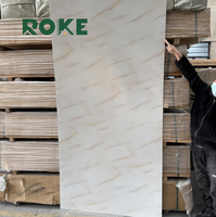 Panneau et panneau muraux de décoration intérieure en marbre alternatif d'usine OEM Revêtement UV en marbre imité Feuille de plastique PVC