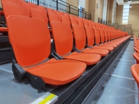 Chaises en plastique en gros, chaises pliantes télescopiques rétractables pour gradins avec porte-gobelets en plastique, équipement de stade
