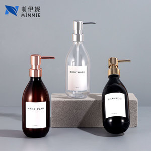 Bouteille distributrice transparente givrée Minnie 500 ml avec pompe pour shampoing, gel douche, savon pour les mains - Product Image 1