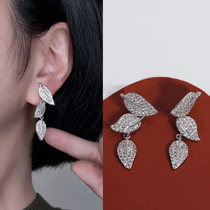 Eleganti Orecchini a Perno a Forma di Foglia, Gioielli da Donna Ispirati alla Natura, Scintillanti, Chic per Uso Quotidiano, Idea Regalo - Product Image 2