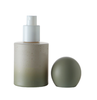 Vente en gros d'usine, flacon pulvérisateur en verre vide de 50 ml, nouveau design, avec bouchon en forme de boule pour produits cosmétiques.