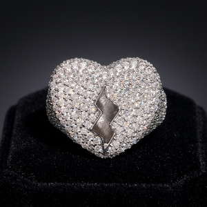 Bague de fiançailles et de mariage pour homme en argent 925 plaqué or, sertie de moissanite taille brillant glacée, style hip-hop, avec sertissage à griffes fines et forme géométrique - Product Image 3