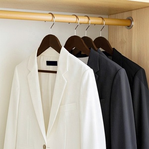 Vendita calda all'ingrosso <span class=keywords><strong>grucce</strong></span> in legno di <span class=keywords><strong>lusso</strong></span> per il guardaroba personalizzabile gratuitamente per alberghi e supermercati - Product Image 4