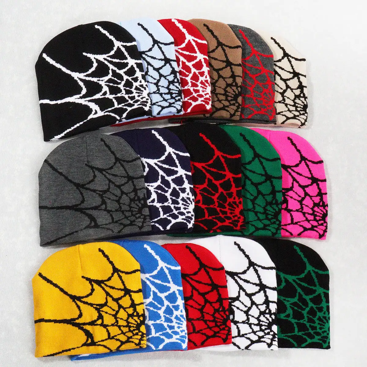 फैशन उच्च गुणवत्ता स्पाइडर वेब पैटर्न कस्टम रंग शीतकालीन बेनी टोपी कफलेस गॉथिक जैक्वार्ड बुना हुआ बेनी