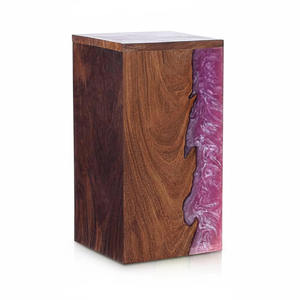 Urna Funeraria Rectangular de Madera con Diseño de Resina Epoxi, Recién Llegada - Product Image 1