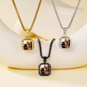 Collana con Ciondolo Cubo Personalizzato in Acciaio Inossidabile Placcato Oro 18K, Sensibile alla Temperatura e Cambia Colore, con Nome Inciso al Laser - Product Image 2