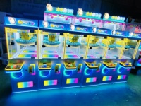 Machine de jeu commerciale à monnayeur, attrape-cadeaux à griffes pour enfants, pour salles d'amusement intérieures, avec jouets en peluche et lumières LED