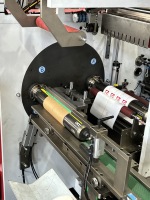 Machine de découpe rotative entièrement automatique, vitesse de 220 m/min, largeur de travail 350-570 mm, découpeuse pour étiquettes autocollantes imprimées