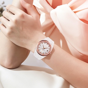 Montre à quartz unisexe de luxe tendance 2024, alliage serti de diamants, étanche, cadran à aiguilles, logo personnalisé, bracelet en caoutchouc - Product Image 5