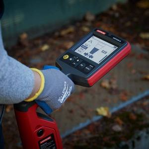 Kit Localizador de Servicios Subterráneos Amprobe UAT-505 para Cables y Tuberías, Rastreo Activo de 33 kHz, Medición de Profundidad hasta 20 pies - Product Image 4