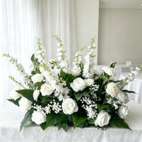 Nouvelles fleurs artificielles de qualité supérieure pour les allées de mariage, avec un style floral élégant et un aspect décoratif de haute qualité