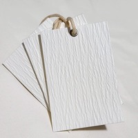 Étiquettes de magasin de vêtements personnalisées Étiquettes suspendues de production d'étiquette de logo de vêtements