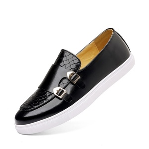 Chaussures décontractées pour hommes de style britannique, populaires en Corée, avec semelle en caoutchouc, chaussures d'hiver tendance avec couvre-chaussures - Product Image 1