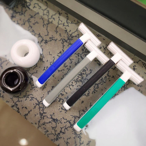 Maquinilla de afeitar ambiental con mango de goma azul de uso único para <span class=keywords><strong>hotel</strong></span> PARA USO HOTELERO - Product Image 2