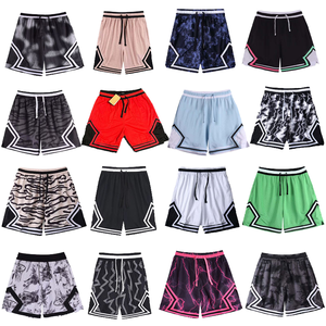 Shorts de basketball personnalisés brodés, avec poches, 100 % polyester, taille mi-haute, imperméables, séchage rapide, anti-plis, respirants, en maille - Product Image 1