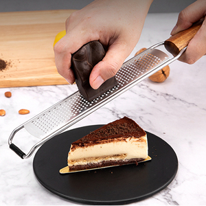 <span class=keywords><strong>Râpe</strong></span> <span class=keywords><strong>à</strong></span> main en bois d'acacia pour la cuisine, <span class=keywords><strong>râpe</strong></span> <span class=keywords><strong>à</strong></span> légumes, chocolat, citron, zester, <span class=keywords><strong>râpe</strong></span> <span class=keywords><strong>à</strong></span> fromage <span class=keywords><strong>parmesan</strong></span> en acier inoxydable 304 - Product Image 4