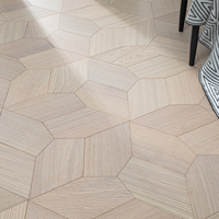 Parquet en bois d'ingénierie à motif Pentagon en chêne miel, système de pose par clic T&G pour une pose facile en DIY