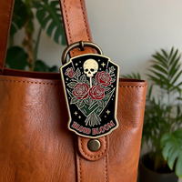 Broches personnalisées en forme d'os, vente en gros, bouquet de roses effrayant, squelette, décoration d'Halloween, épingles en émail dur, broches métalliques personnalisées