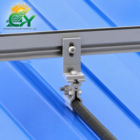 Système de montage solaire sur rail miniature pour toitures en tôle ondulée avec profil en aluminium et solution de fixation sécurisée des panneaux photovoltaïques