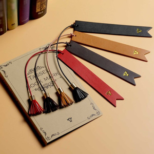 Marcapáginas de cuero personalizados, clips creativos para libros de estudiantes, marcapáginas minimalistas con borlas de estilo coreano. - Product Image 1