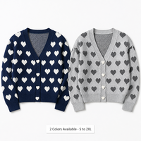 Cardigan en tricot de nylon et coton bleu marine pour femme, motif jacquard cœurs sur toute la surface, col en V, boutons en forme de cœur, personnalisable OEM, vente en gros, OEM, ODM