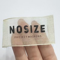 Étiquettes de vêtements en organza écologiques personnalisées, logo en silicone imprimé, options multicolores et multi-tailles, cadeaux promotionnels pour robes