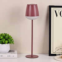 Lampe de bureau LED à lumière chaude pour le soin des yeux, design nouveau, base en métal, abat-jour en verre sur pied haut, avec batterie rechargeable