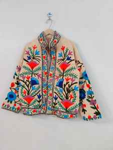 Chaqueta Bomber Suzani Bohemia Bordada a Mano, Estilo Clásico, Reversible, Transpirable y Ecológica, de Manga Corta - Product Image 5