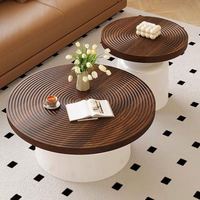 Table basse moderne et simple en bois de noyer, nouveau design créatif, couleur crème, pour petit salon, style réseau domestique.