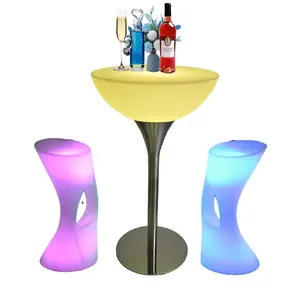 Tabourets de bar en plastique transparent au design moderne Ensemble de meubles de bar d'hôtel à domicile éclairés par LED et rechargeables avec batterie